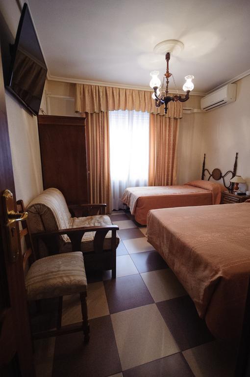 Hostal Restaurante La Trucha Benavente Ngoại thất bức ảnh